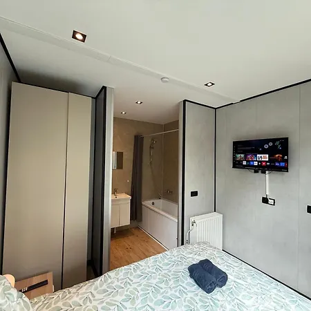 Apartment Restyled September Detached Veluwshof, Double Sleepingroom And Bathroom *